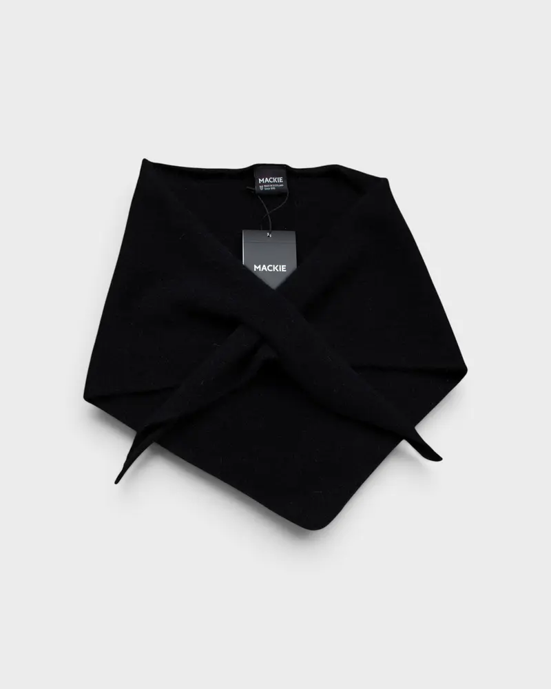 Ardmhor Triangle Hole Scarf Black