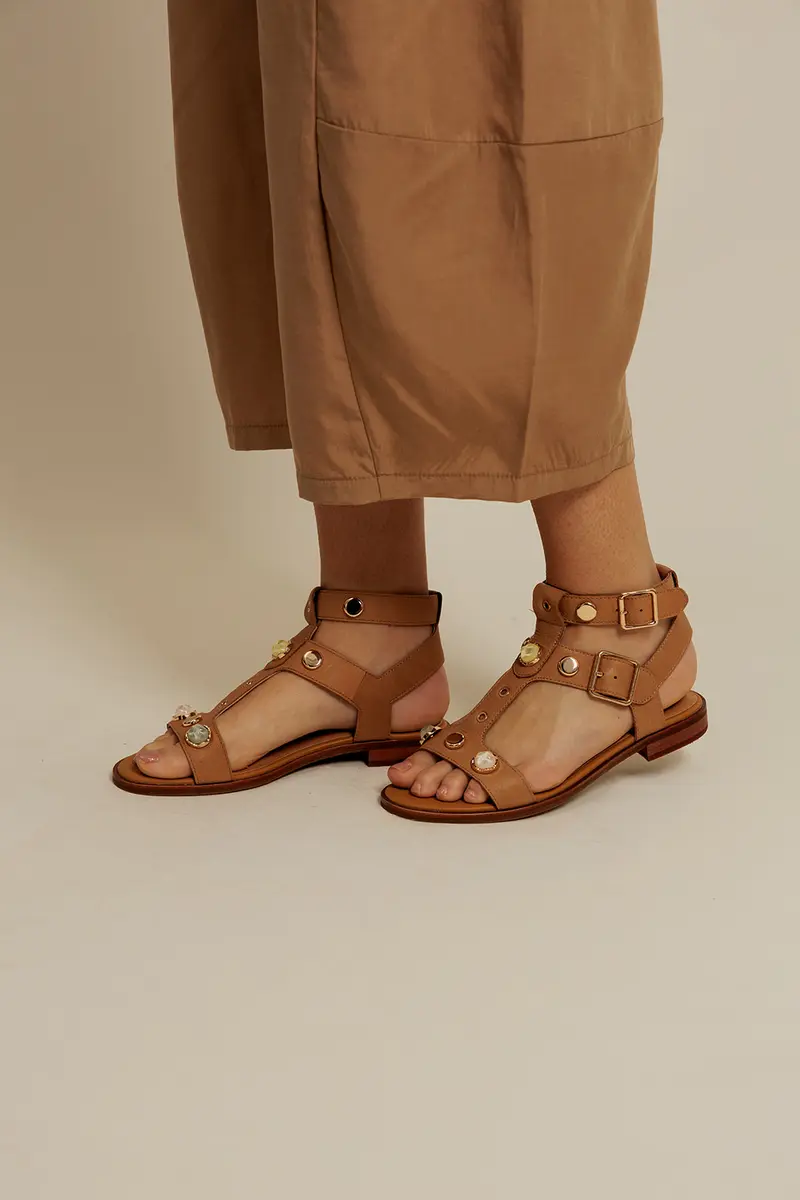 ATHENA - Sandales Plates en Cuir Camel
