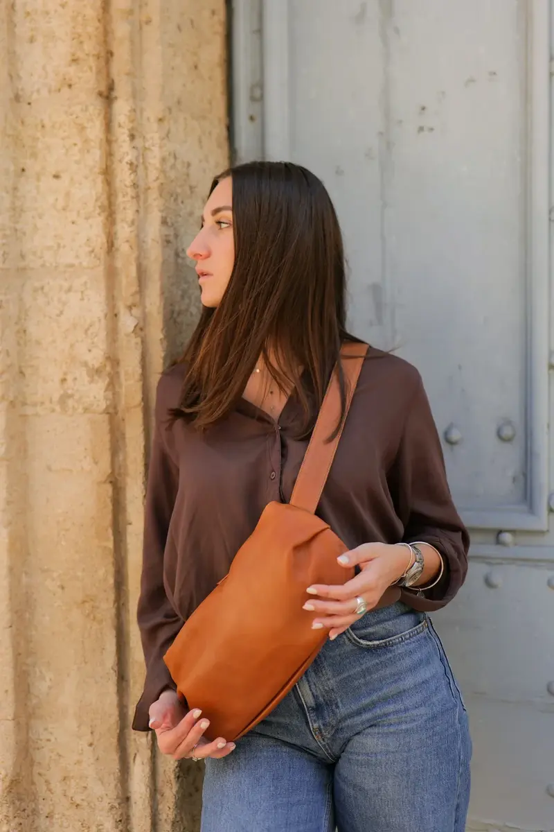 Banane en cuir Naterra – cuir d’agneau camel ou doré, fabrication artisanale
