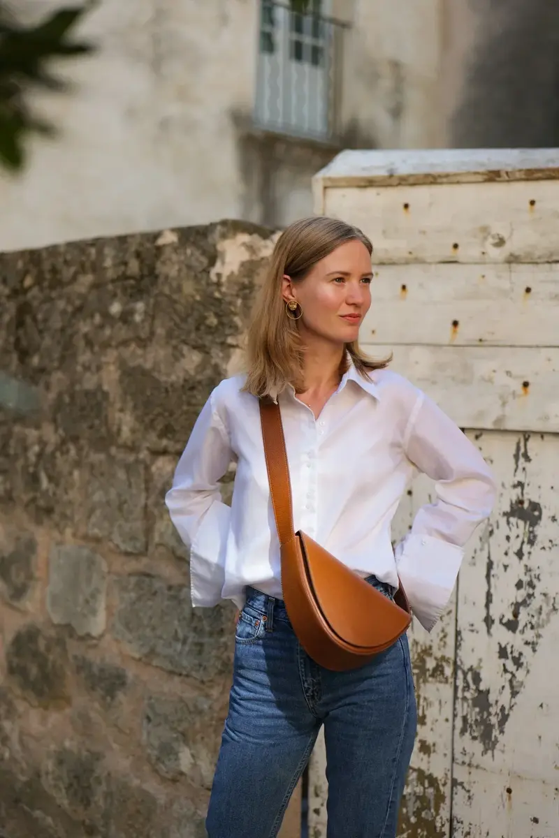 Banane urbaine - Sac bandoulière demi-lune en cuir grainé