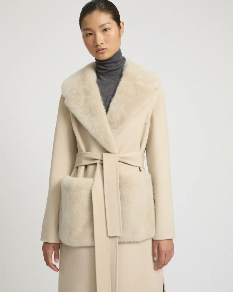 Belted coat in cashmere wool with mink fur collar and over-pockets