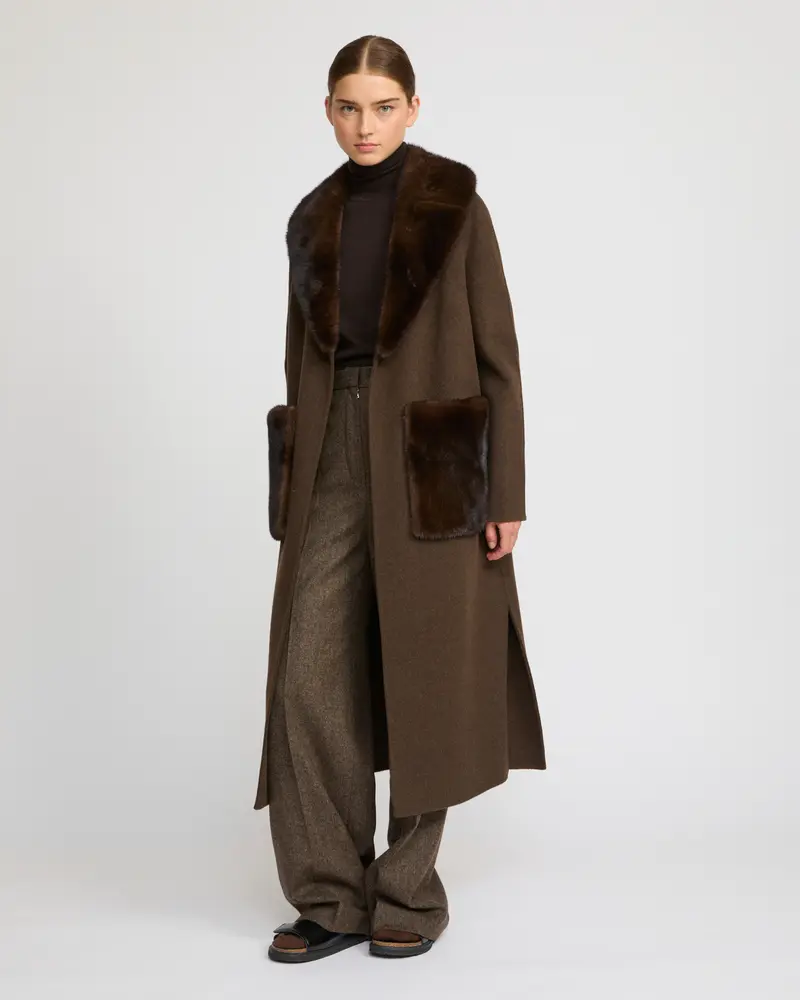 Belted coat in cashmere wool with mink fur collar and over-pockets