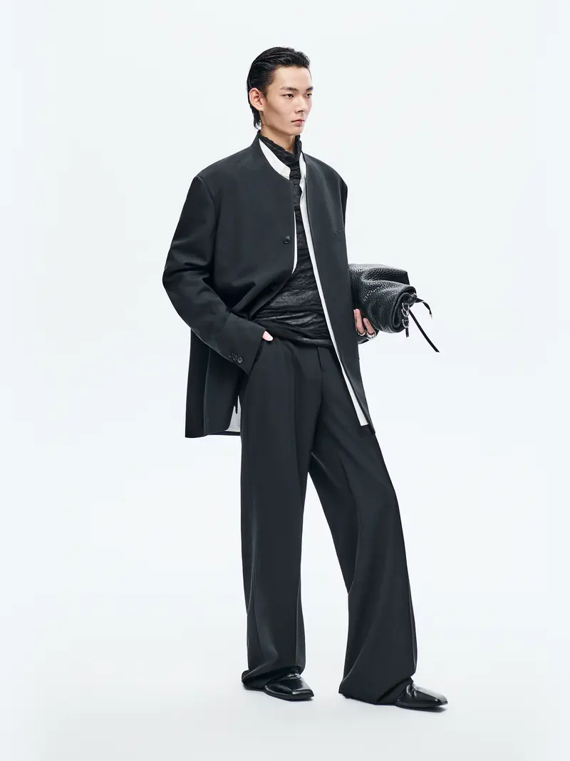 BLACK WOOL COLLARLESS BLAZER