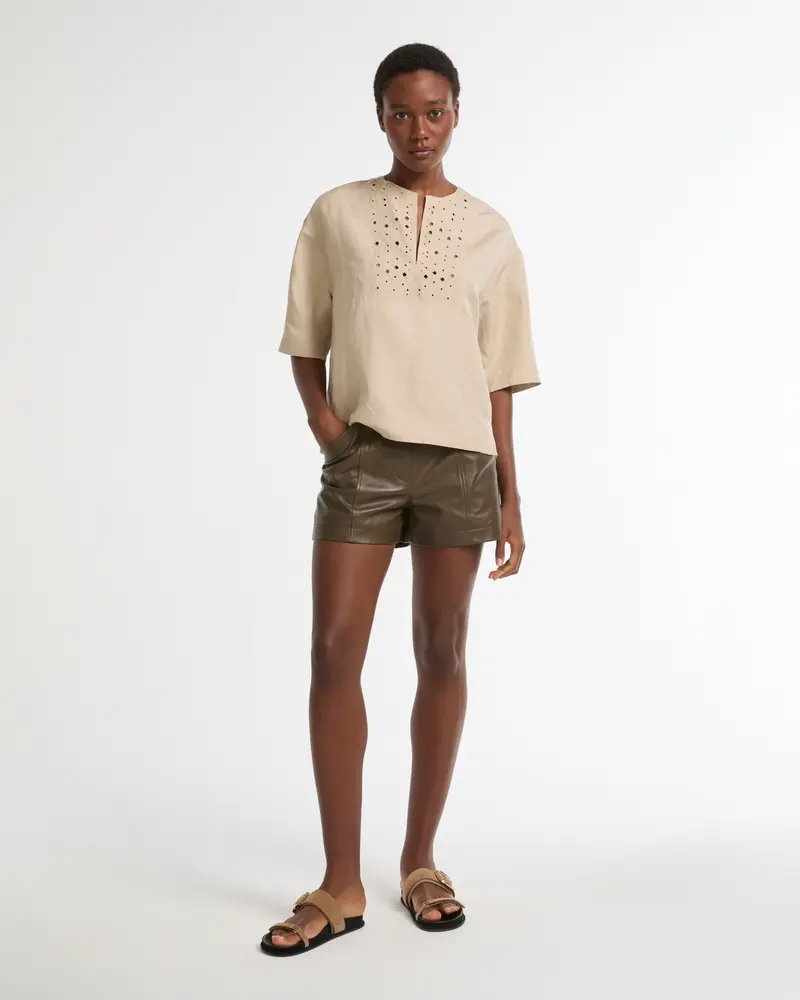 Blouse à manches courtes brodée en lin