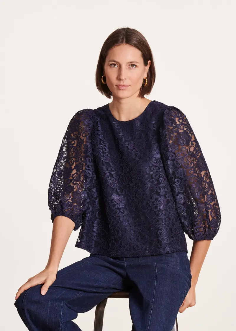 Blouse bleu marine ample en dentelle