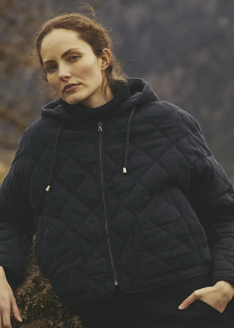 Blouson bleu marine matelassé à capuche