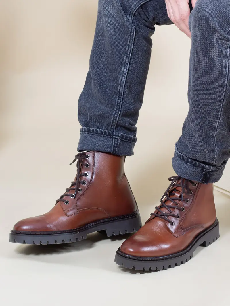 Boots à lacet crantées cuir cognac