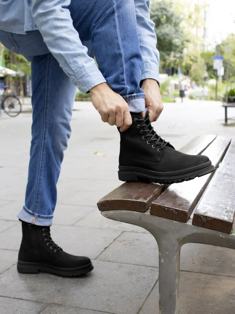 Boots lacet cuir nubuck noir