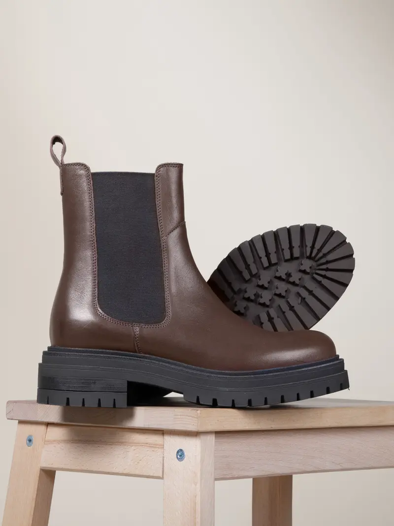 Bottines Chelsea crantées cuir marron