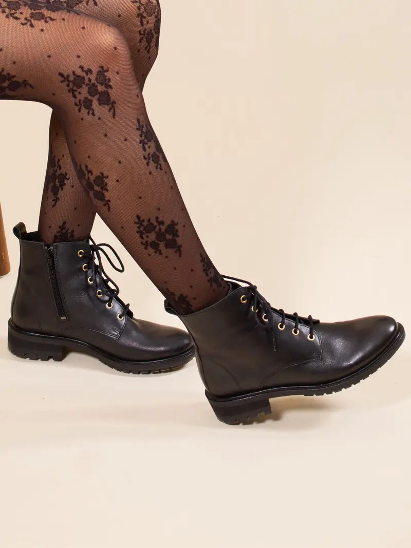 Bottines plates à lacet cuir noir