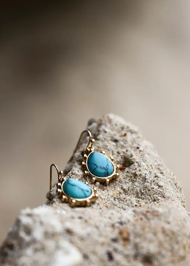 Boucles d'oreilles pendantes dorées perle turquoise