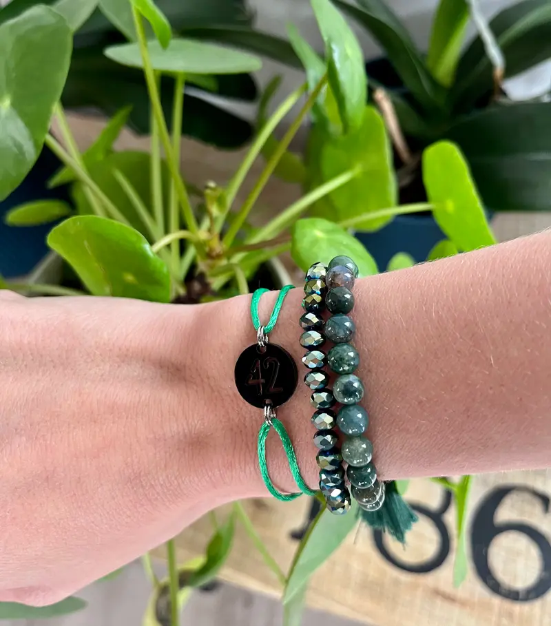 Bracelet 42 vert petite médaille noir
