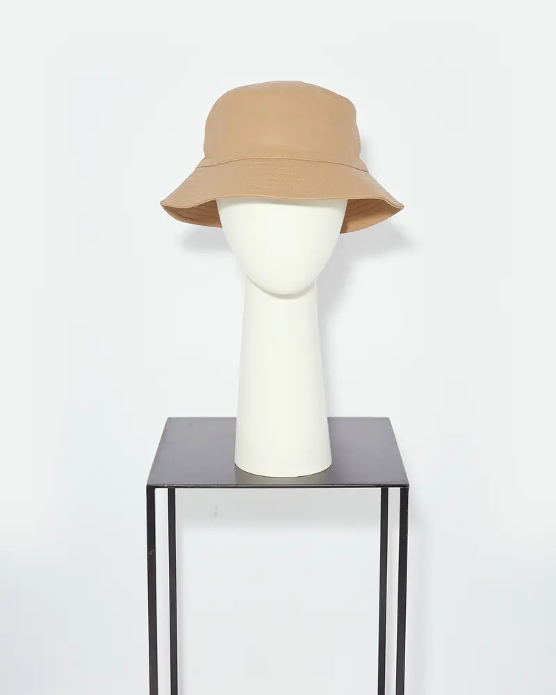 Bucket hat in lamb leather