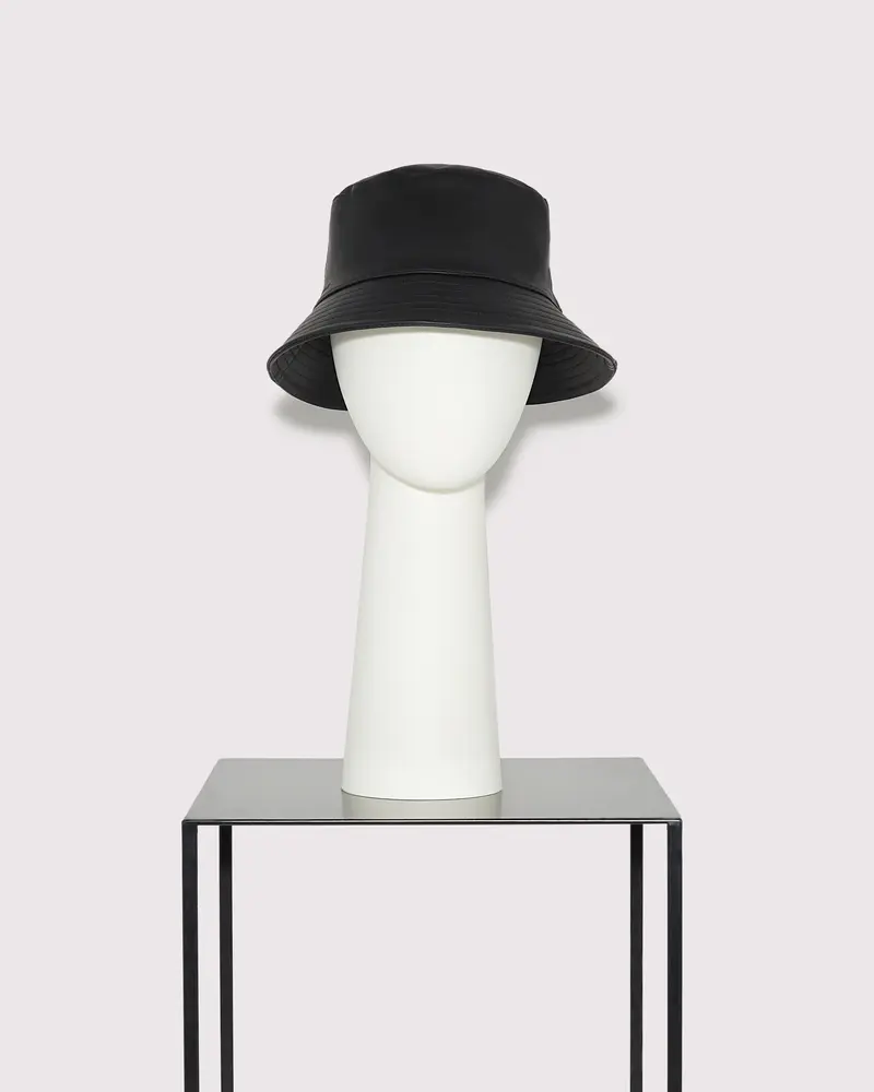 Bucket hat in lamb leather
