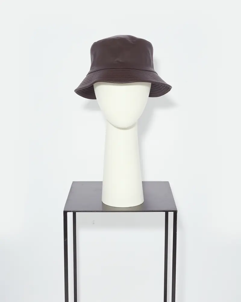 Bucket hat in lamb leather