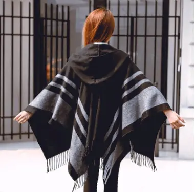 Cape & Écharpe 2-en-1 Femme Automne Hiver – Poncho À Capuche Franges Jacquard