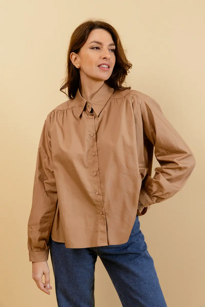 CARLOTA - Chemise Unie Camel avec Col Français