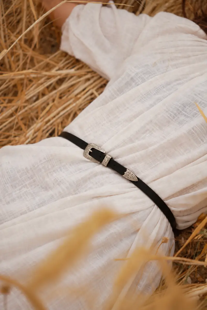 Ceinture fine en cuir noir avec boucle western - fabrication artisanale