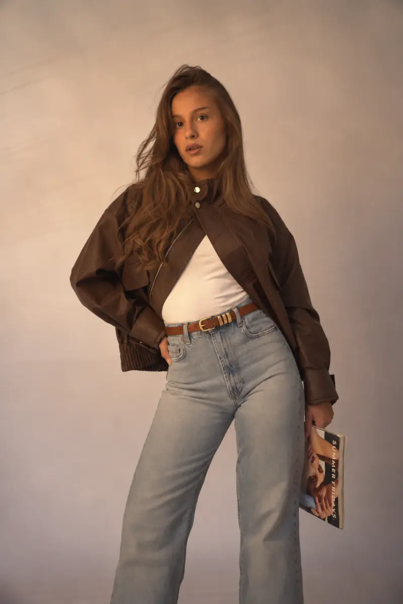 Ceinture Luma – cuir cognac fine, boucle et passants dorés