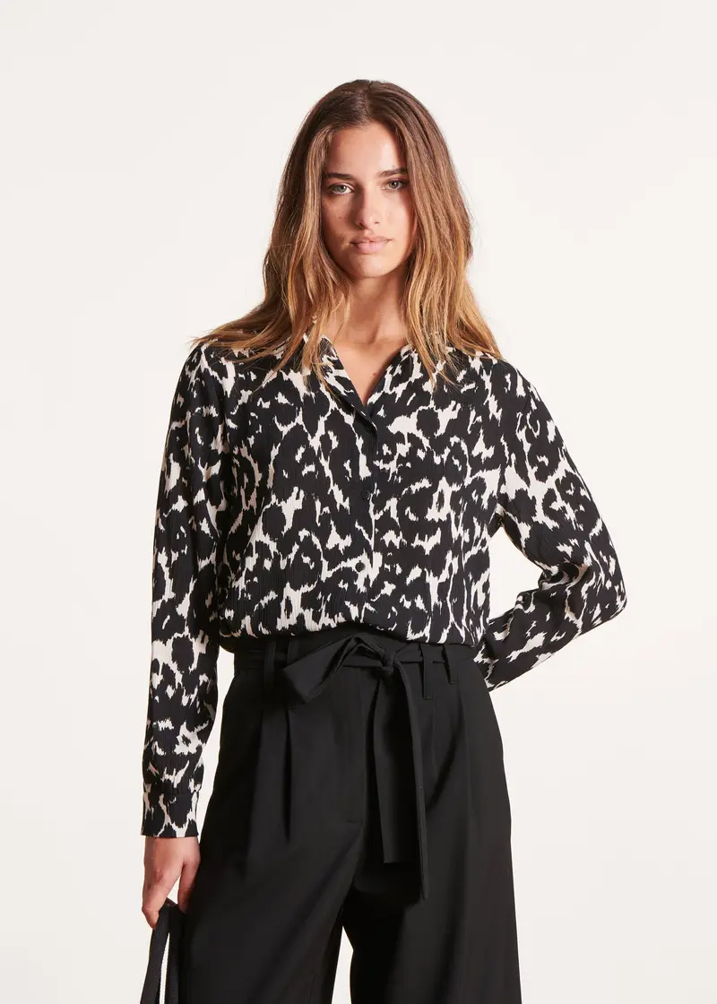 Chemise ample blanc et noir à imprimé léopard