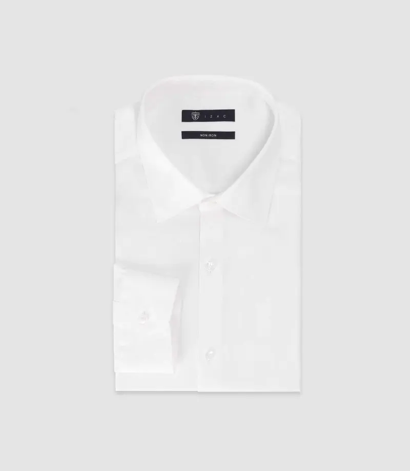 Chemise infroissable avec broderie blanche