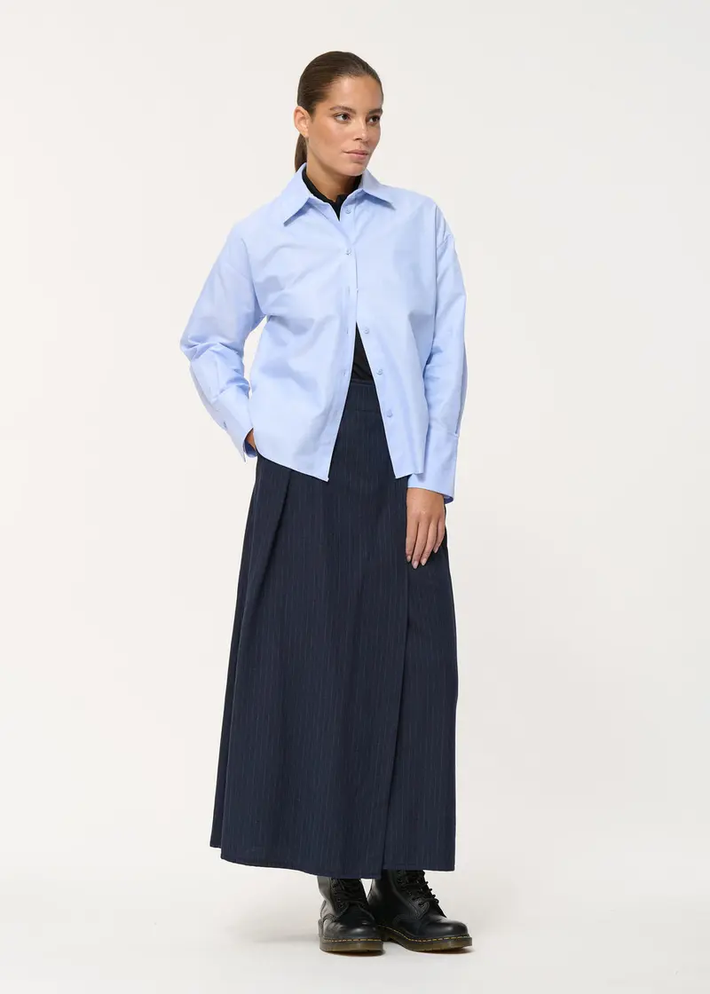 Chemise oversize bleu ciel en coton à poignets retournables