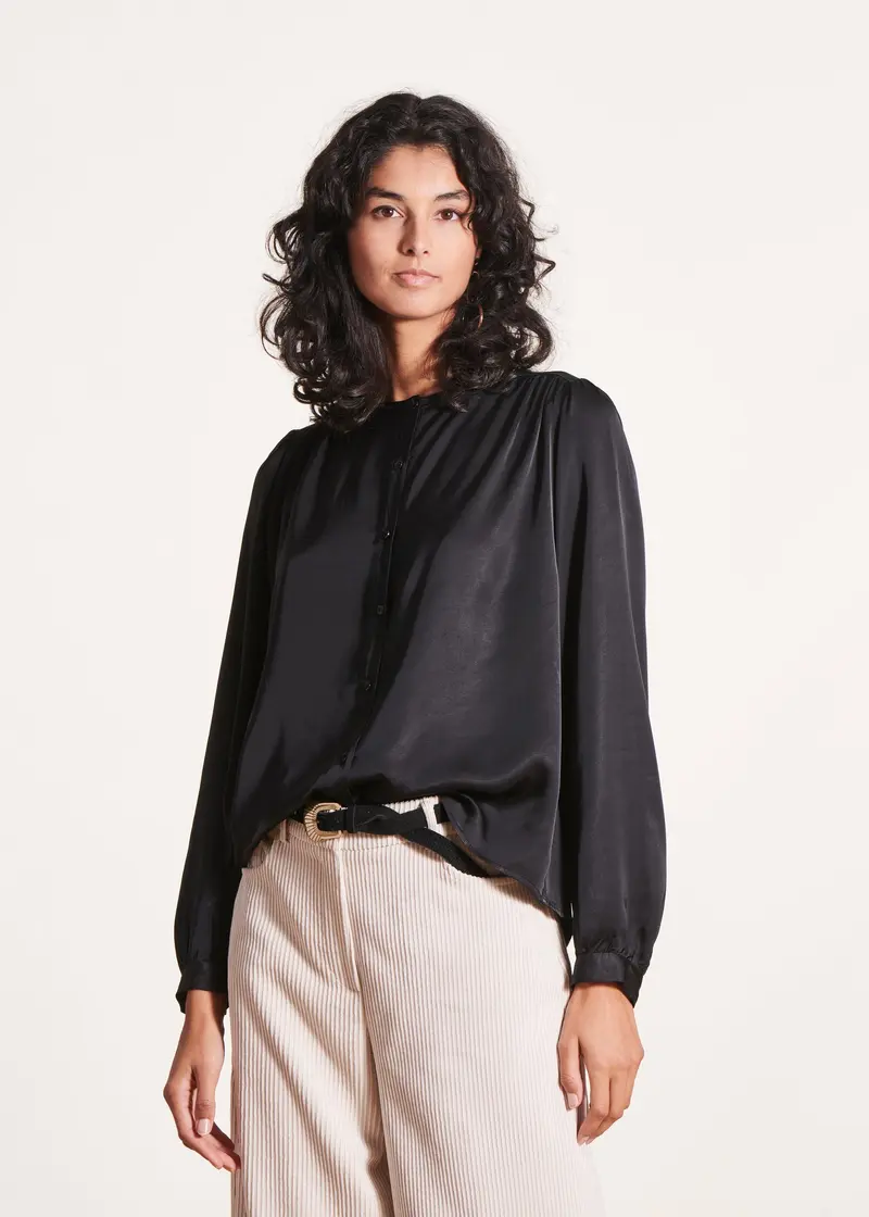 Chemisier noir ample en satin
