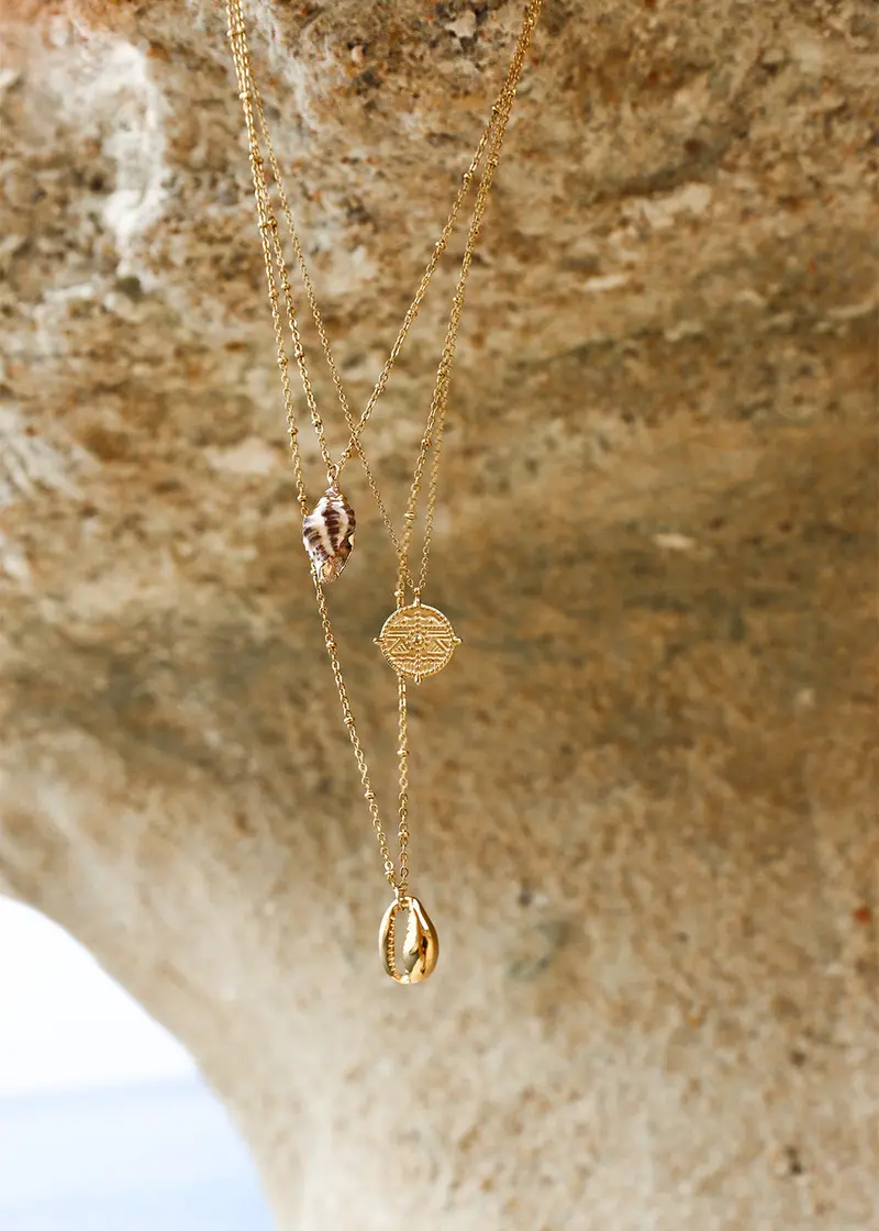 Collier multirang doré pendentifs coquillages