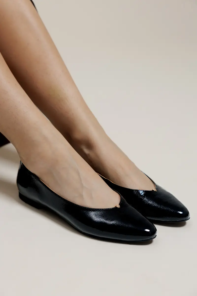 COOPER - Ballerines Élégantes en Cuir Décolleté V Noir