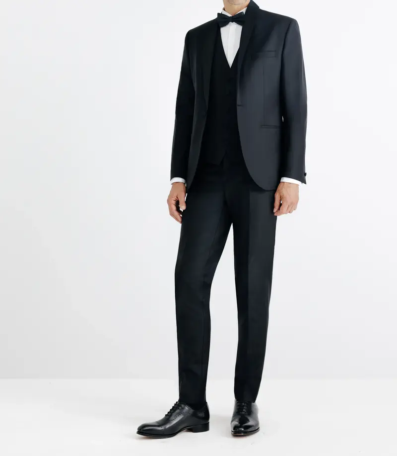 Costume col châle noir