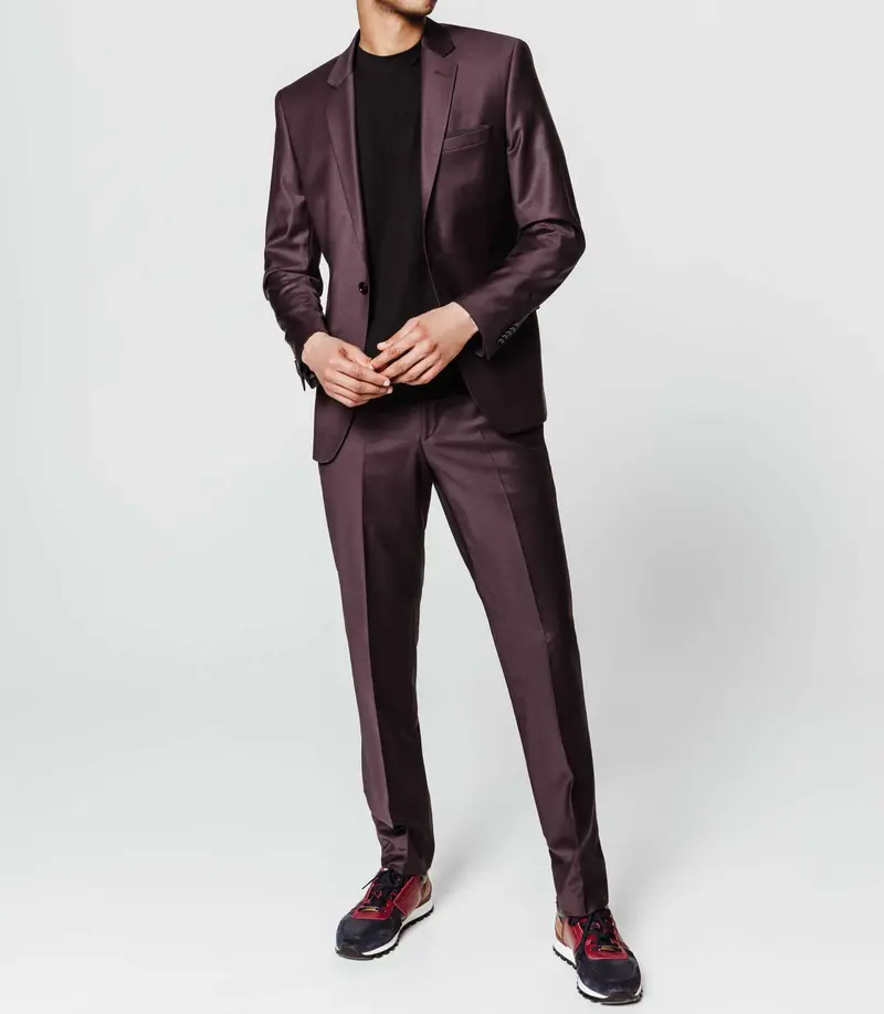 Costume col tailleur bordeaux