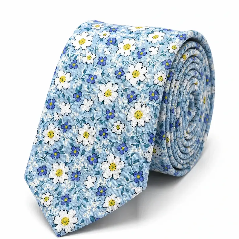 Cravate Liberty bleu clair fleurs blanches coton