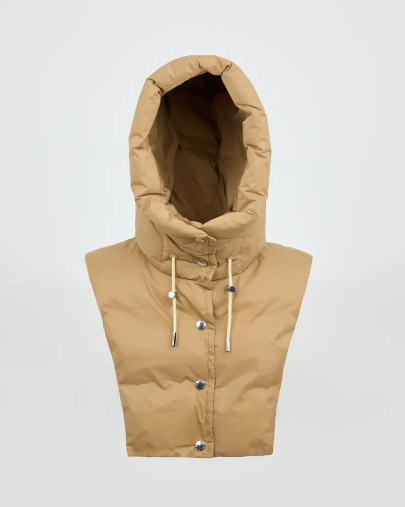 Doudoune plastron à capuche en tissu technique imperméable