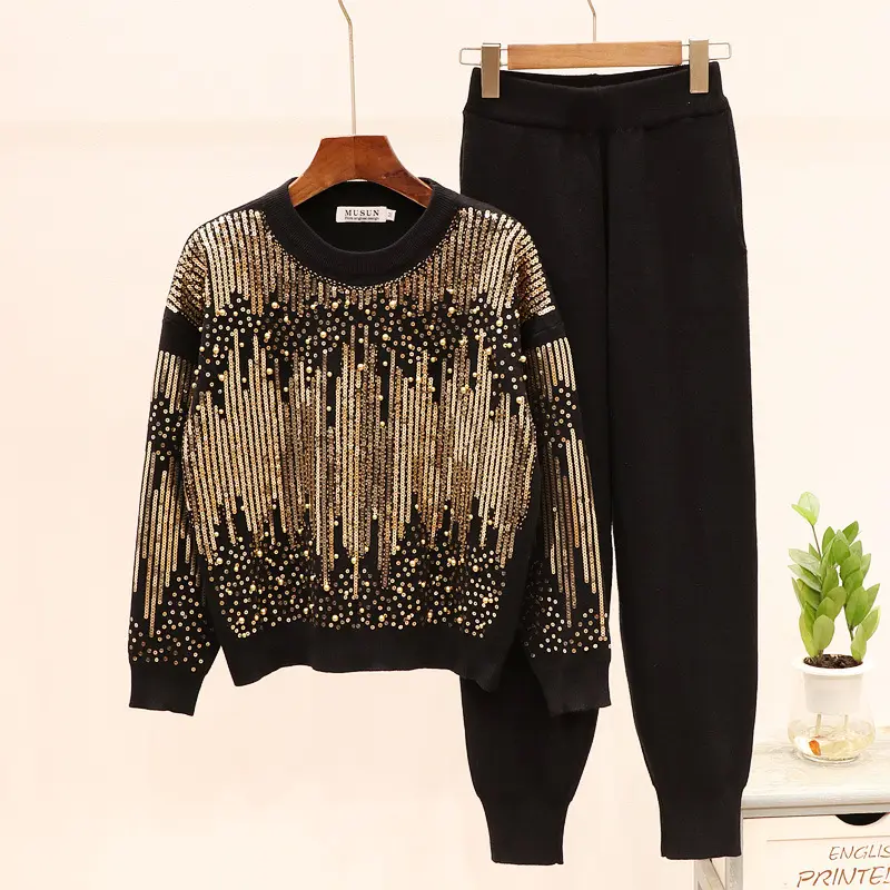 Ensemble en maille à sequins et perles, haut et pantalon