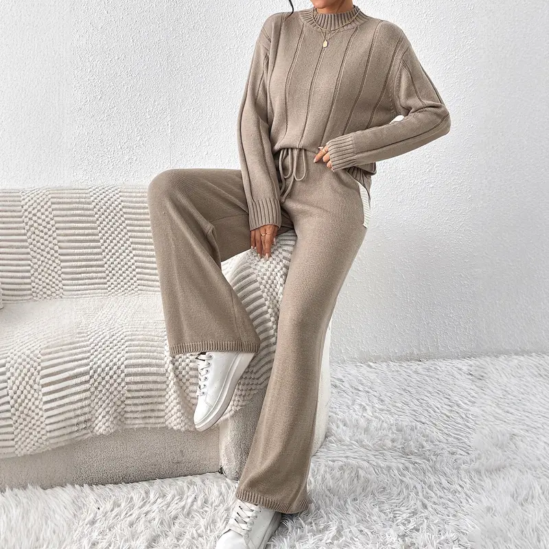 Ensemble femme avec haut en maille et pantalon