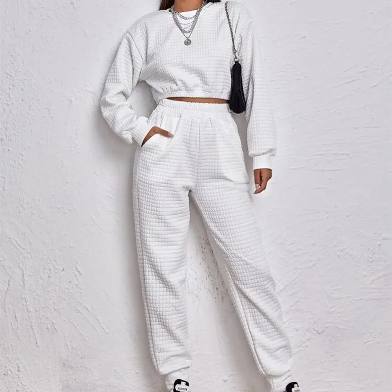 Ensemble femme blanc, haut à manches longues et pantalon