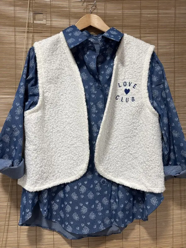 Gilet sans manches offwhite bouclettes bleu roi