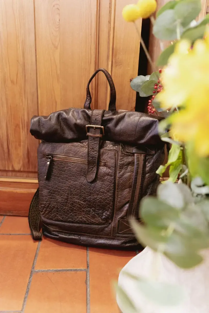 Grand sac à dos marron foncé en cuir vintage - Modèle Bologne