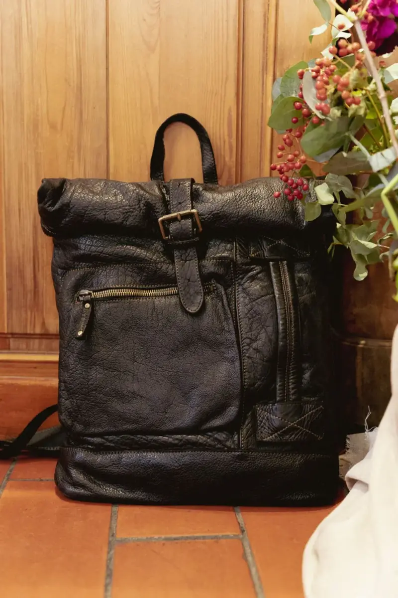 Grand sac à dos noir en cuir vintage - Modèle Bologne