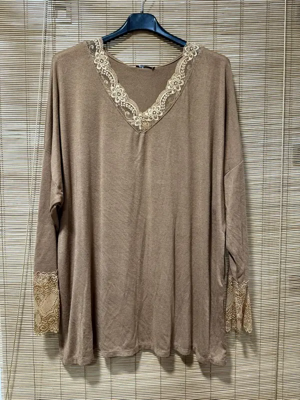 GRANDE TAILLE - Pull fin col V dentelle camel