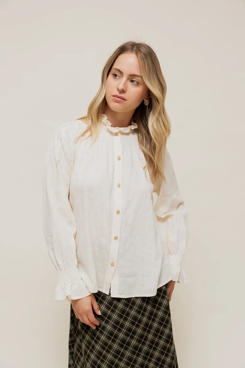 ISELYA - Chemise Écru à Reliefs et Détails Smockés