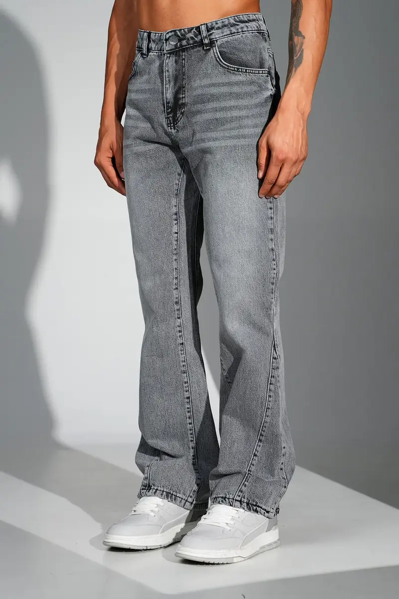 Jean Homme Outfit – Coupe Flare Denim Gris