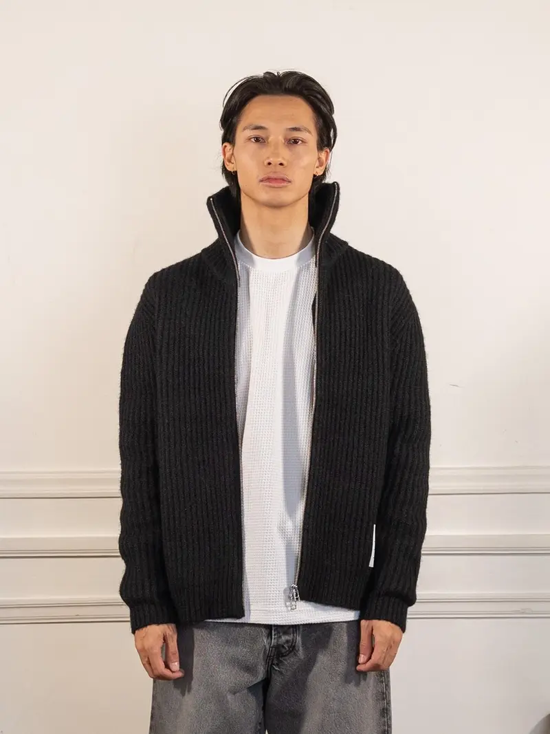 knitted full zip - black