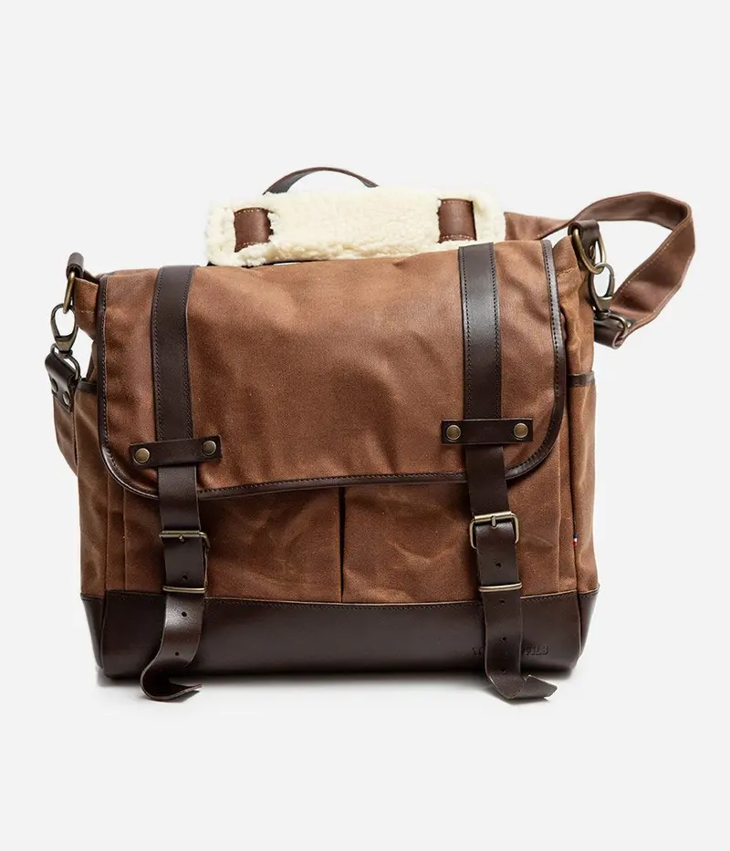 La besace «Tonton» canvas waxé camel / cuir brun