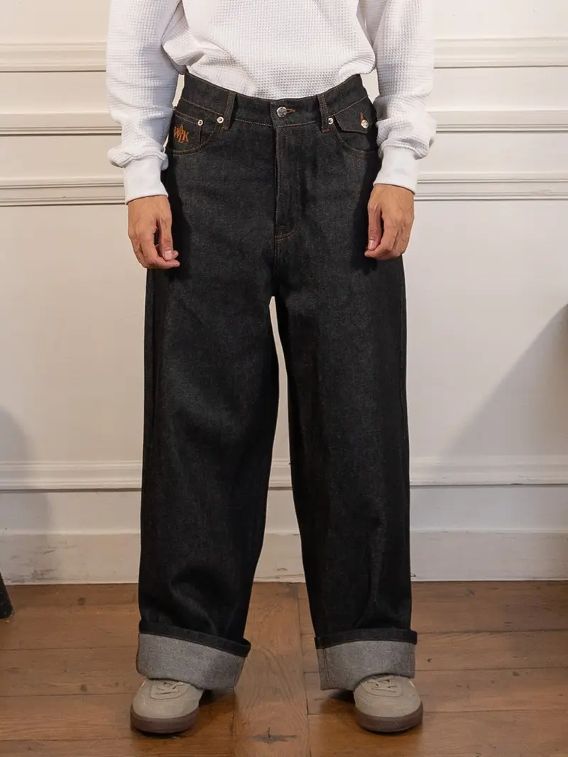 Le pantalon baggy en denim brut