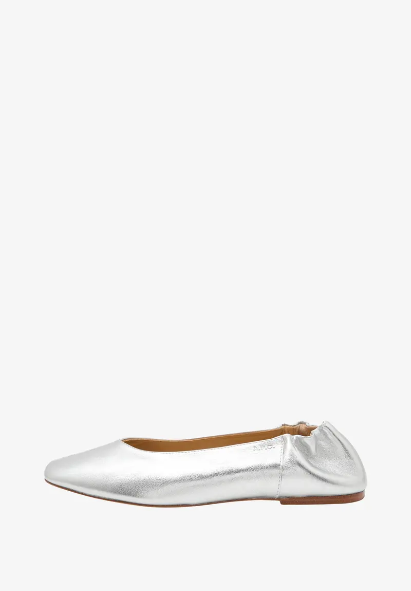 Lederballerinas mit eckiger Kappe