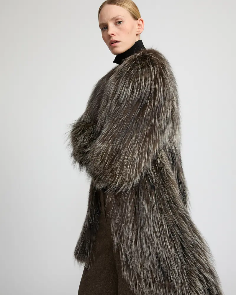 Long jacket in knitted fox fur