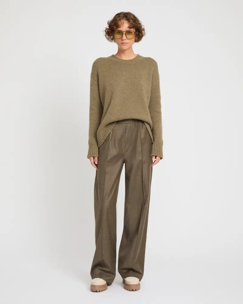 Loose fit trousers with elasticated waistband in flannel fabric