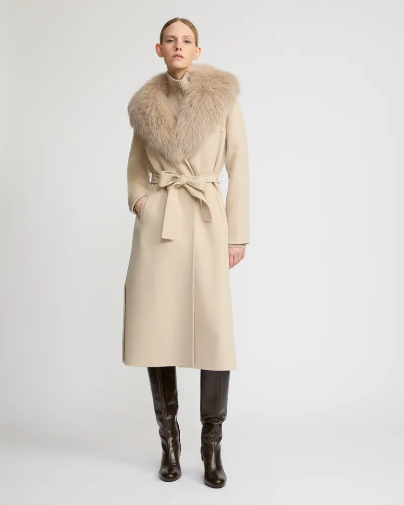 Manteau ceinturé en lainage cachemire avec col en fourrure de renard