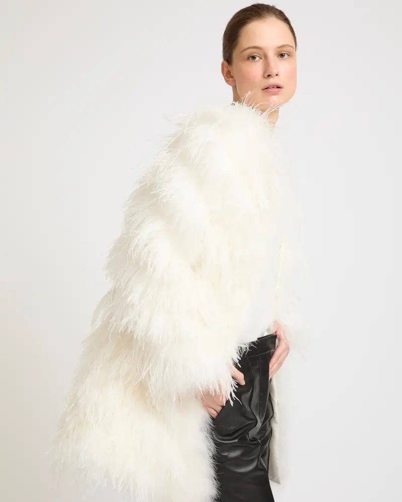 Manteau en plumes d'autruche